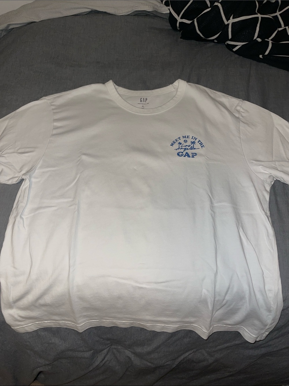 GAP Short Sleeve Tee. Blue Chest Graphic. “Meet me at the GAP Los Angeles” XL